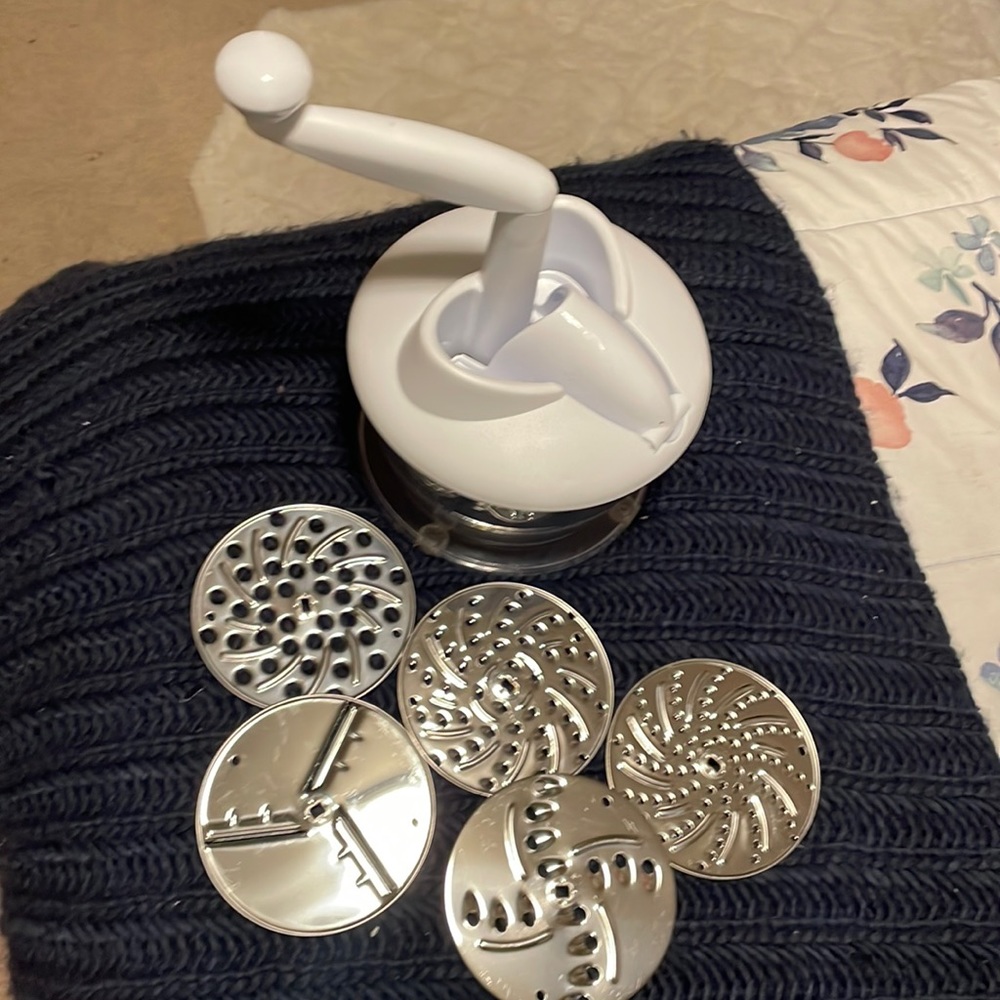 SOLD ❌ NWOTB Manual Vegetable chopper with 5 blades